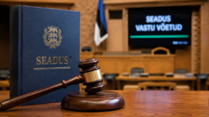 Kohtunikuhaamer ja seaduseraamat, mis sümboliseerivad 2023. aasta hooldereformi